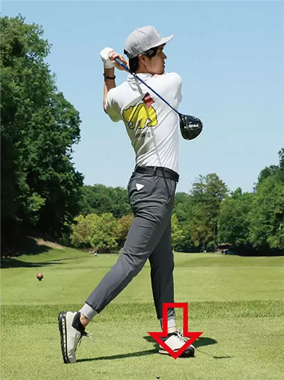 まずはカラダをしっかりターンし、左足だけでも立てるようなフィニッシュを作ることを心がけてみよう。