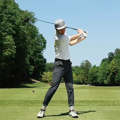 器用な右手を活かすことで左手とのバランスが自然に整いやすくなる。