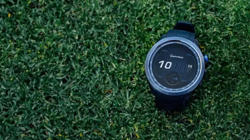 高度なゴルフ機能を搭載した『Garmin Approach S70』テーラーメイドとガーミンが融合