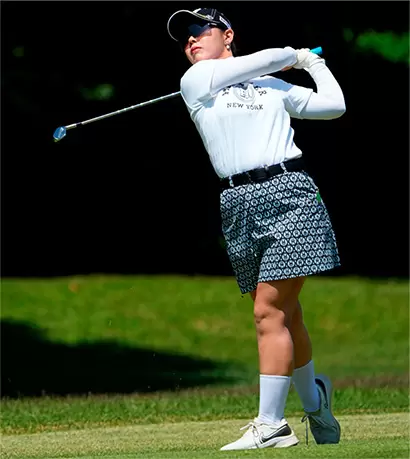 斜面からのショットが苦手という人は胸郭のバランスが狂っているかもしれない。（写真／相田克己）