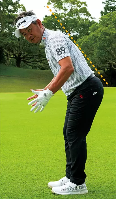 お尻の位置が高くなり土踏まずから母趾球に体重が乗る。