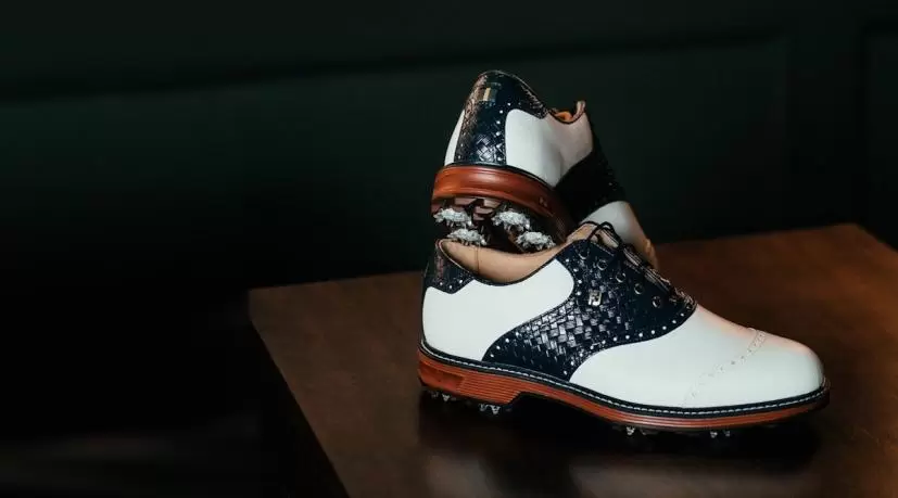 限定シューズ「FJ Red Clay」