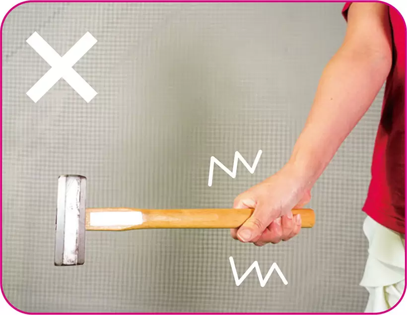 手のヒラでガチガチに握ると手首が稼働しにくく、ヘッドを利かせることができない。