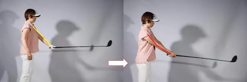 左手一本でクラブを持ったら左腕をピンと伸ばす。右手を添えてグリップする時に右ヒジを軽く曲げる