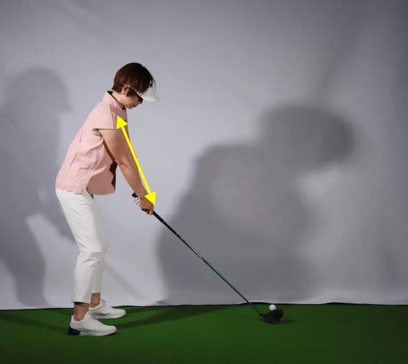 両腕とクラブの位置関係を保ってお辞儀をすればアドレス完了