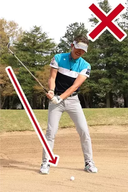 手首を使いすぎると上から鋭角に打ち込んでしまいやすい。