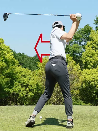 トップで背中が目標方向を指すまでカラダをしっかり回転できる。