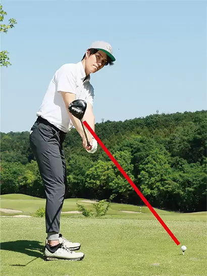 アドレス時のシャフトのラインに沿ってクラブを上げていくイメージ。