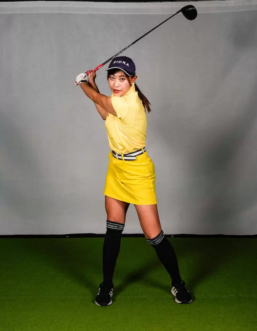 トップに行ったら一旦停止。2秒静止して下半身主導でダウンスイングへ