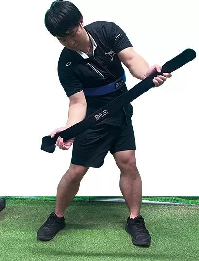 タオルを持つ手が傾いたり、上半身と下半身が一緒に動くのはNG。