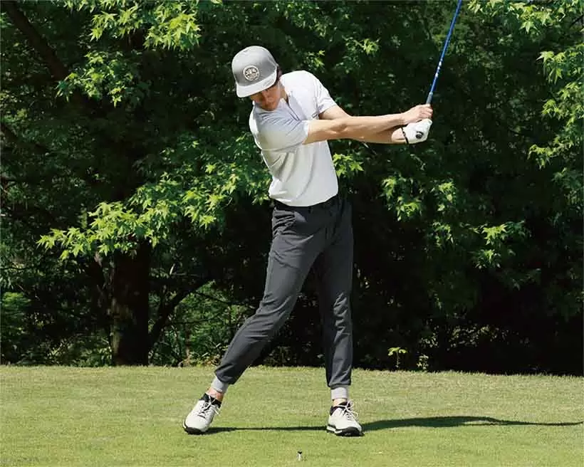 インパクト以降の軌道は自然に作られるもので、とくに意識しなくていい。