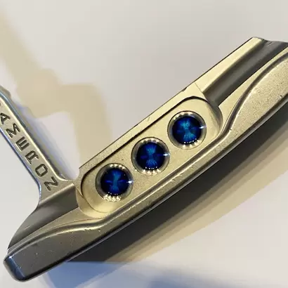 このように透明感のあるブルーになりました。