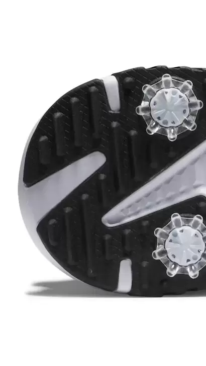 つま先・かかと部分に主に重点的にアンチスリップ・トラクションを配置。歩行・スイング時のしっかりとしたグリップ力を確保。