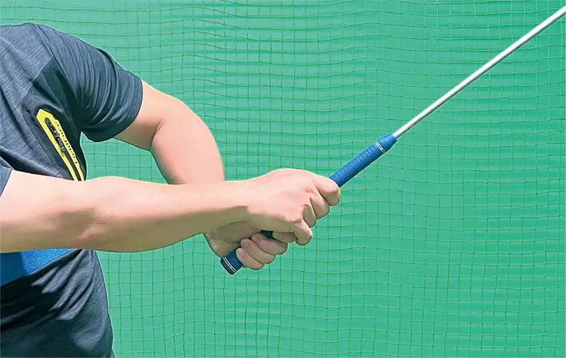 スイングで左ヒジが引ける。どうやっても直らなかったという人は「胸郭」を意識してみてほしい。