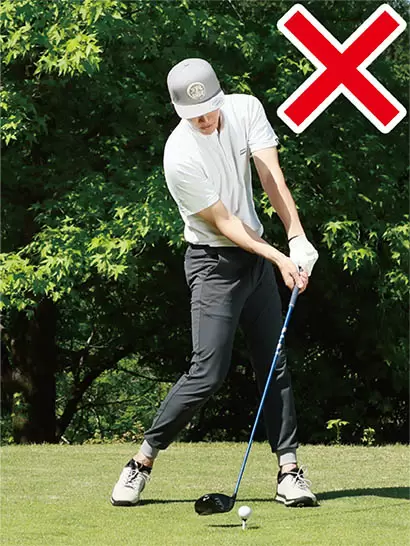 今どきのドライバーは振り遅れやすくて、フェースが開いて当たりやすい。