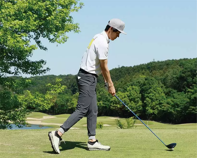 左足片足立ちドリルの名前のとおり、左足だけで立つ感覚だ。