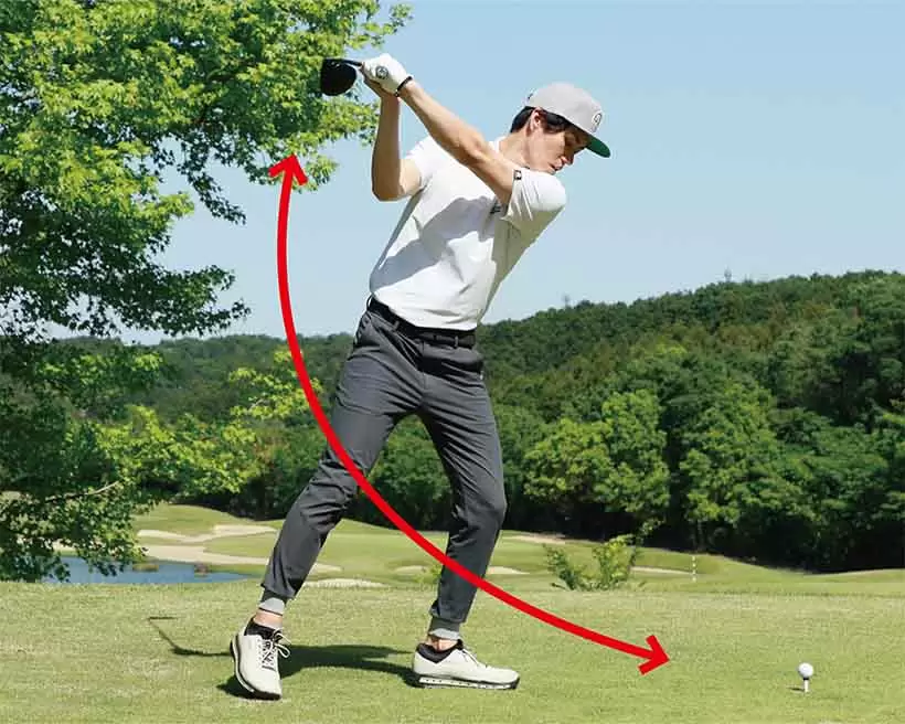 カラダの右サイドのスペースが広く使えるのでクラブの上げ下ろしがスムーズ。