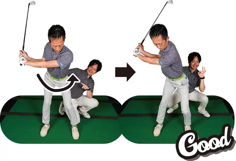 （写真左）回転しなければ！　と意識しすぎていますが……（写真右）腰は回さずにそのまま左へ移動するイメージ！