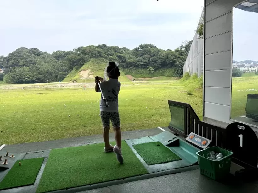 ゴルフ女子,キッズゴルファー,ゴルフ練習場,ゴルフウェア