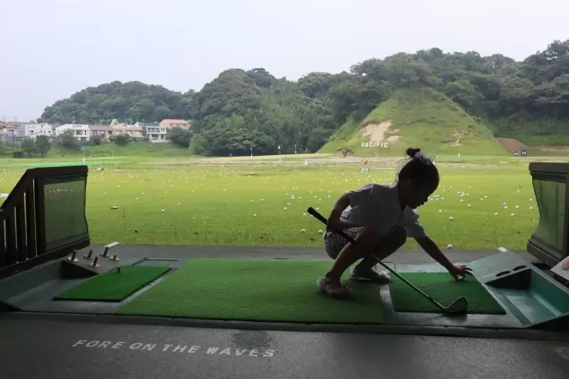 ゴルフ女子,キッズゴルファー,ゴルフ練習場,ゴルフウェア