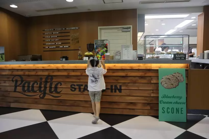 ゴルフ女子,キッズゴルファー,ゴルフ練習場,カフェ