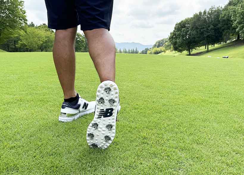 稲見萌寧が求めた「低重心ゴルフシューズ」を体感！ニューバランス