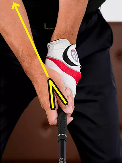 右手の字も左手のV字と同じように右肩に向けて両手に一体感を出す。