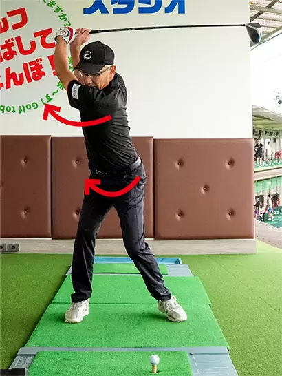 カラダが硬い人でも腰や肩が回転しやすく、飛ばしのパワーがたまる。