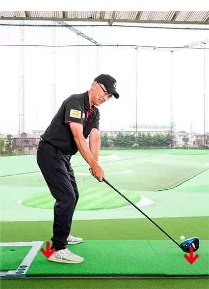 右カカトを着地させると同時にテークバックをスタートする練習が大きく役立つ。