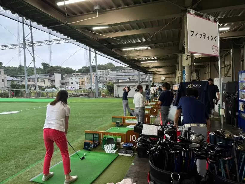 レディースゴルファー,ゼクシオ,練習場