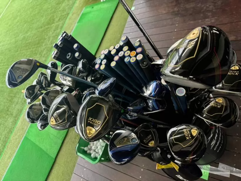 レディースゴルファー,ゼクシオ,練習場,ゴルフクラブ