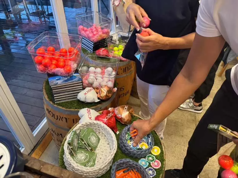 レディースゴルファー,ゼクシオ,練習場