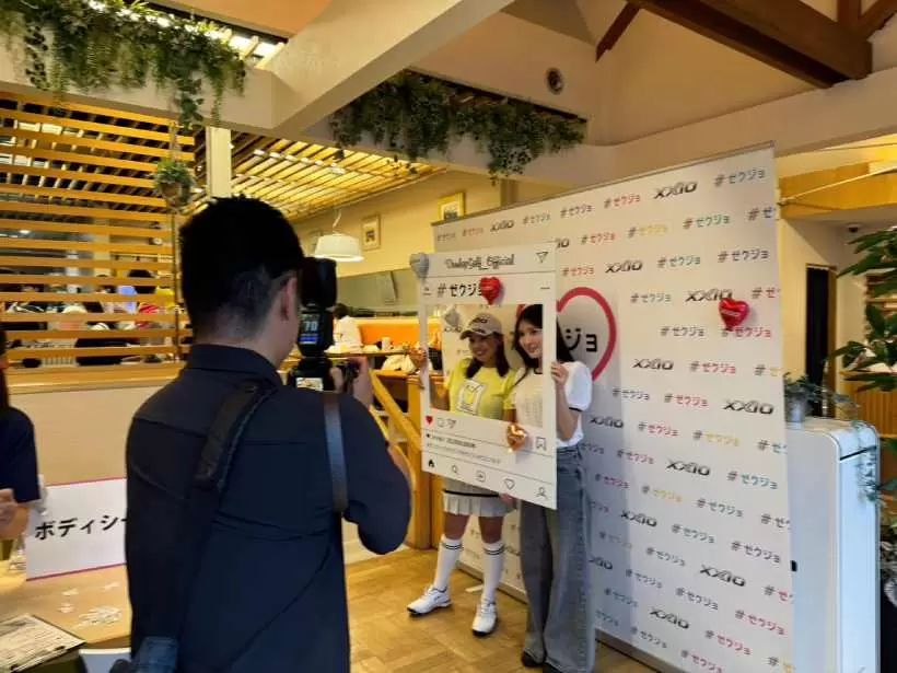 レディースゴルファー,ゼクシオ,練習場