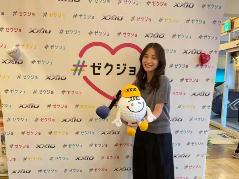 レディースゴルファー,ゼクシオ,練習場