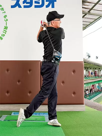 バックスイングの助走が大きければフィニッシュへとしっかり振り切れる。