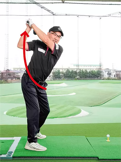 そこから腰と肩の回転を続ければトップのポジションも安定しやすい。