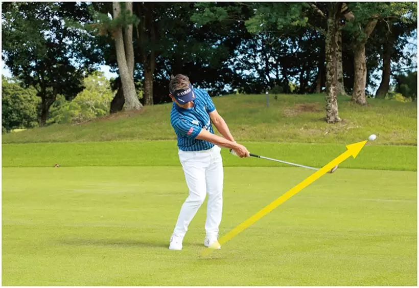 ボールがゆっくり飛ぶのか、速く飛ぶのか。打ち出し角に加えて、このボールスピードをイメージすれば、脳から筋肉への指令が明確になり、それに合ったスイングを作りやすくなる。