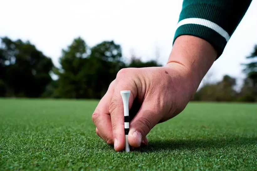 いつも同じ高さになるボールとティの握り方を教えて！