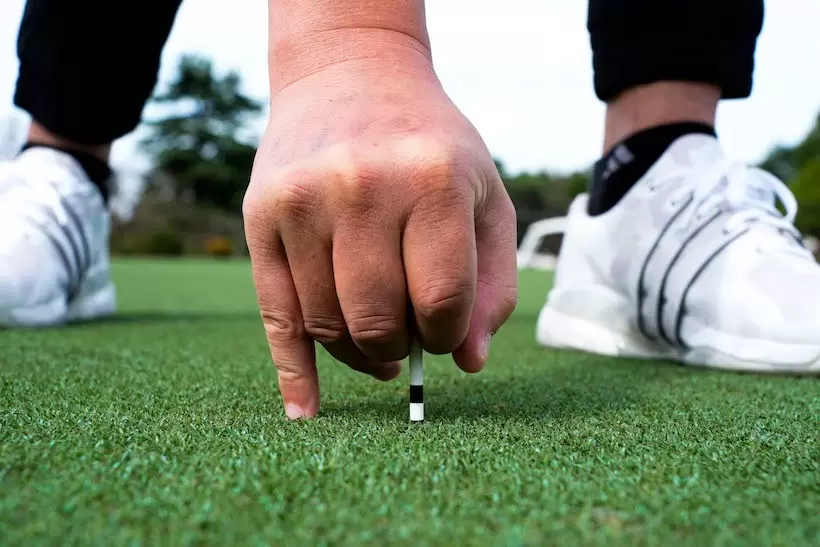 いつも同じ高さになるボールとティの握り方を教えて！