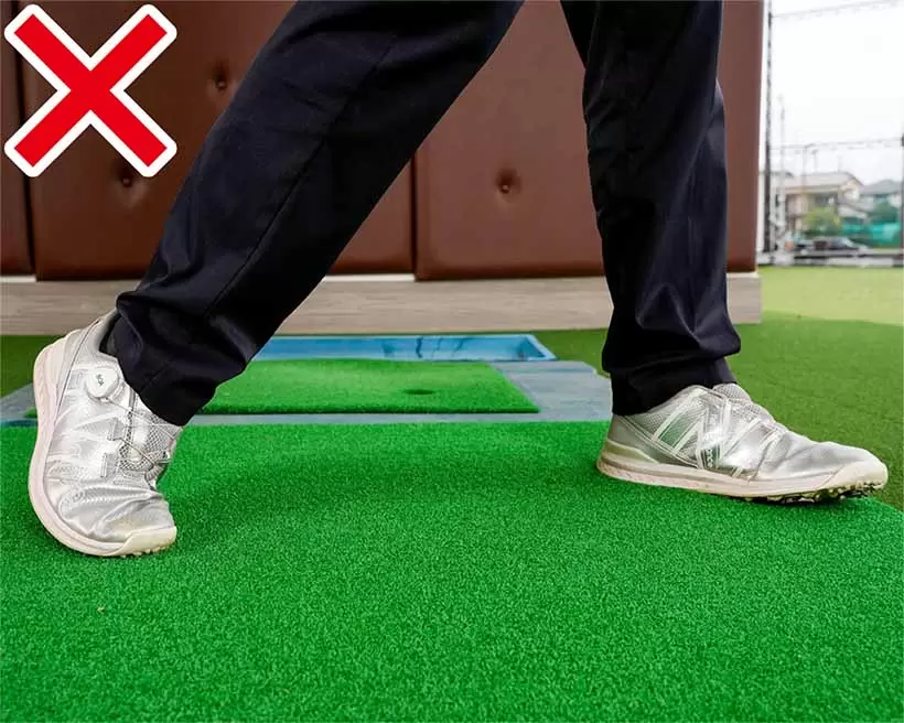 ドライバーが飛ばない人はフィニッシュで右カカトがほとんど浮いていない。