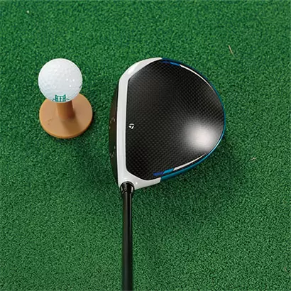 ボールをクラブヘッドの先寄りにセットしたほうが飛距離は出やすい。