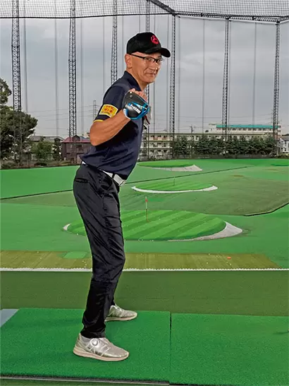 最初に肩をターゲットラインと平行にセットすることが大事。