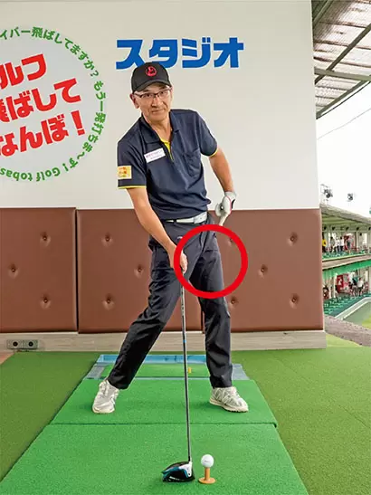 ダウンスイング以降は左股関節に軸を意識するのがポイント。