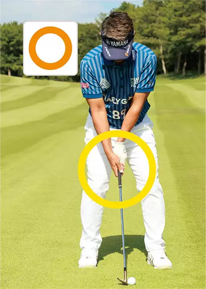 手の位置を体の真ん中か、やや後方（ハンドレイト）にすると、球がより高く上がる。上級者向けの応用テクニック。