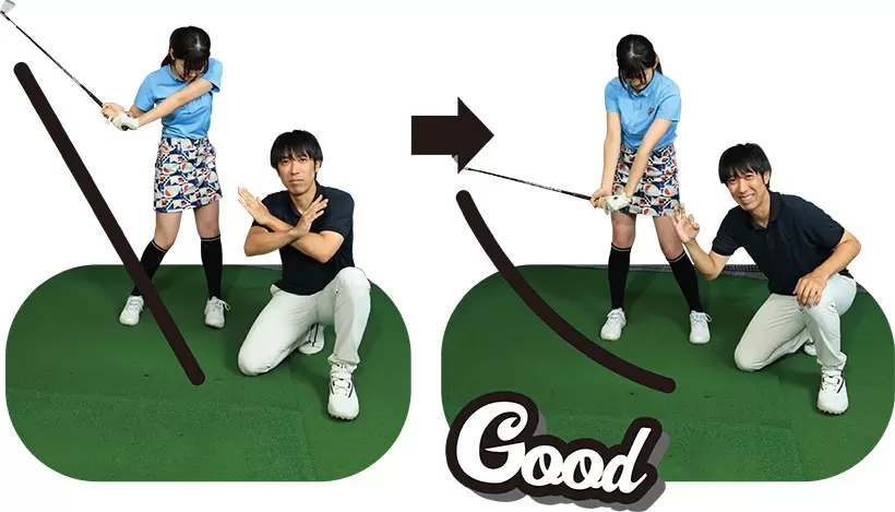 （写真左）ボディターンの意識が強すぎます（写真右）もっと腕を走らせるダウンスイングがいい！