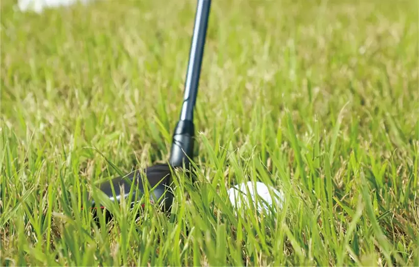 インパクト時のラフの芝の抵抗が強いのでロフト角が多めの5～6UTがオススメ。