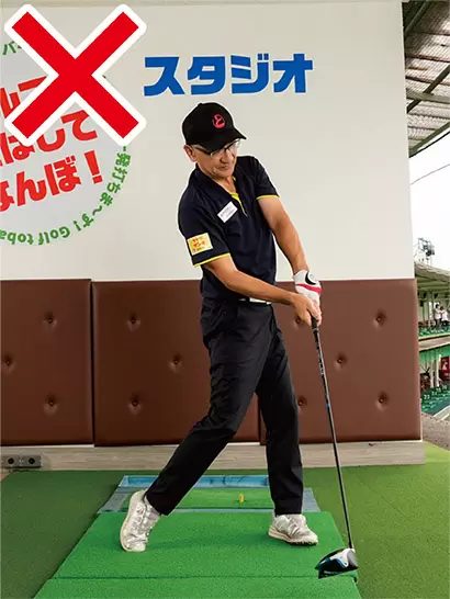 腕を振れていない人がカラダを頑張って回そうとしては振り遅れになるだけだ。