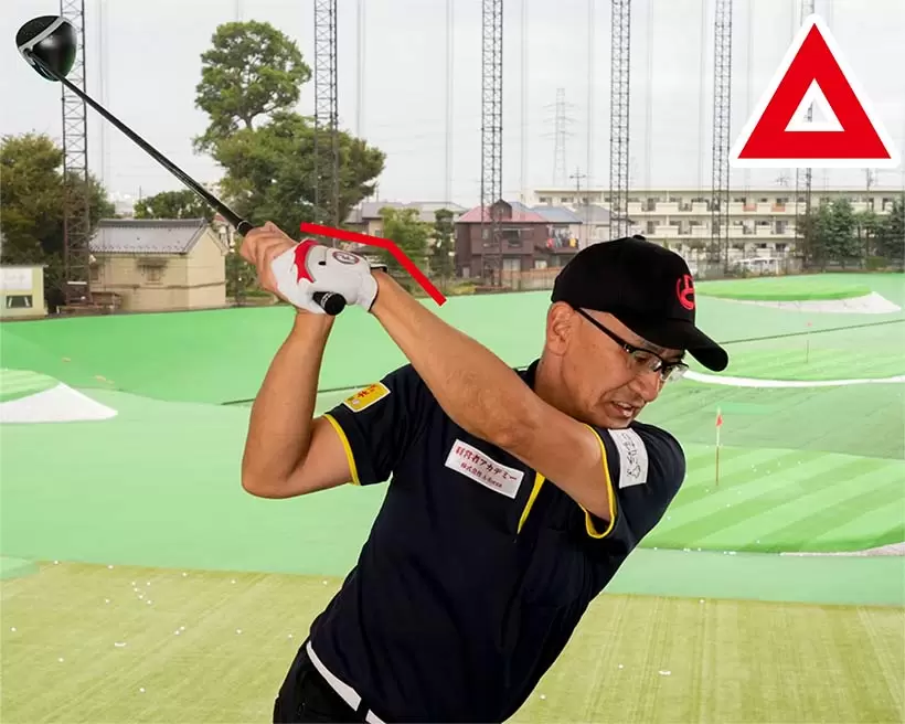 左手首を手のヒラ側に折る掌屈も間違いではないが、手首を痛めやすいので避けよう。