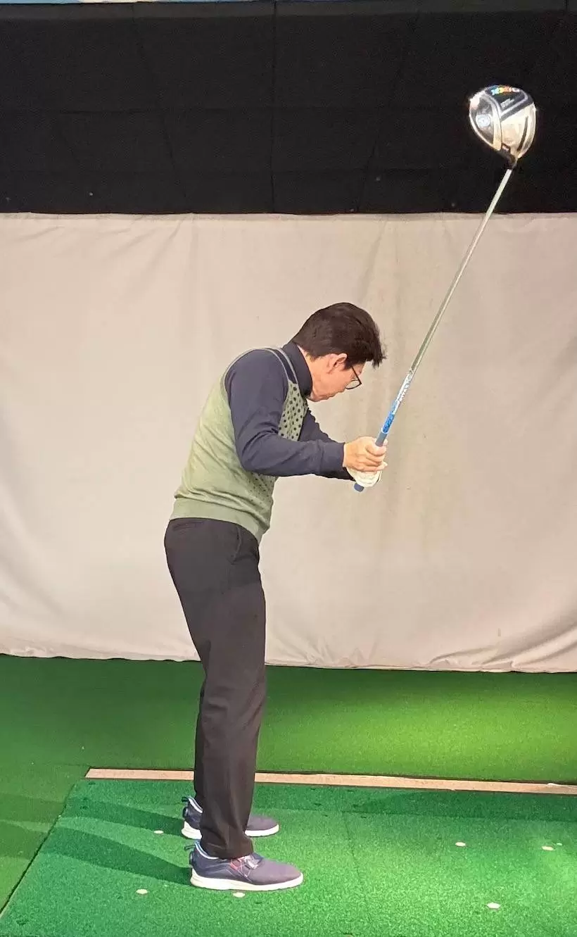 アウトサイドから下りてくると右へのミスを招きやすい。