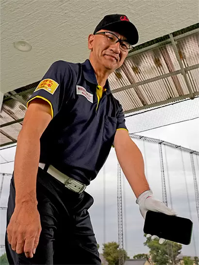 携帯電話を落とさないくらいの握り圧を基準にするといい。